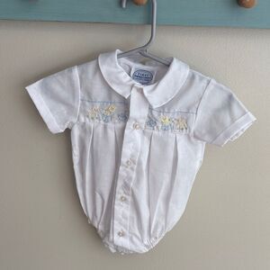 Vintage First Impressions White Infant Romper with toys embroidered size 6-9 m